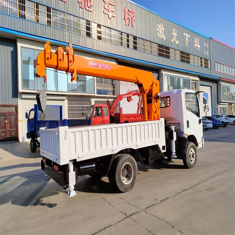 蔚县三轮随车吊定制 农用改装机自备吊中瑞长期出售